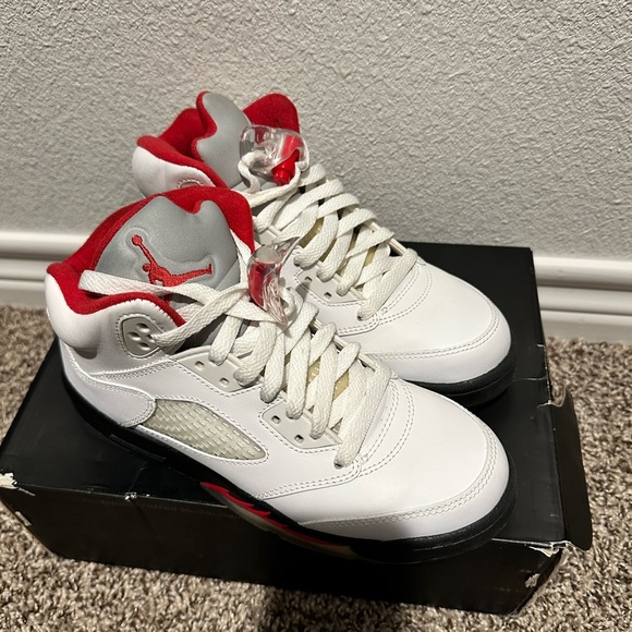 Air Jordan Retro 5 (Fire Red) - Picture 8 of 12